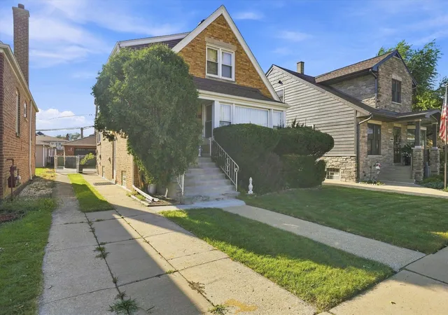 Photo 2 of Single family home for sale at 5434 S Neenah Ave, Chicago, IL 60638 | MLS# 12753447 | Listing updated on 2026-10-11
