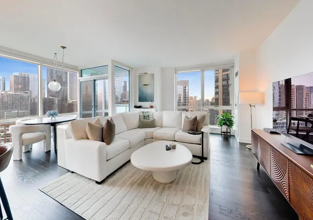Photo 3 of Sale Pending at 505 N Mcclurg Ct #4505, Chicago, IL 60611 | MLS# 12753487 | Listing updated on 2026-10-01