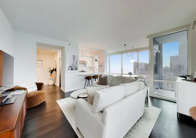 Photo 4 of Sale Pending at 505 N Mcclurg Ct #4505, Chicago, IL 60611 | MLS# 12753487 | Listing updated on 2026-10-01