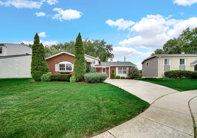 Photo 1 of Single family home for sale at 986 Harvard Ln, Buffalo Grove, IL 60089 | MLS# 12753504 | Listing updated on 2026-09-14