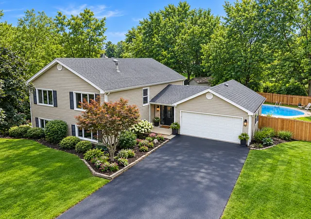 Photo 1 of Single family home for sale at 805 Indigo Ct, Lake Zurich, IL 60047 | MLS# 12753532 | Listing updated on 2026-09-14