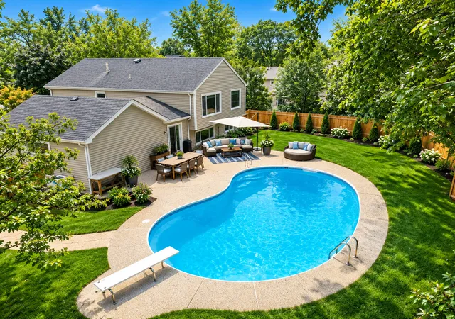 Photo 2 of Single family home for sale at 805 Indigo Ct, Lake Zurich, IL 60047 | MLS# 12753532 | Listing updated on 2026-09-14