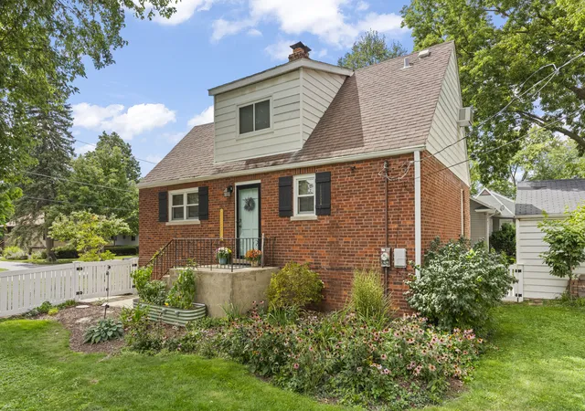 Photo 3 of Sale Pending at 1804 Pine Rd, Homewood, IL 60430 | MLS# 12753557 | Listing updated on 2026-10-03