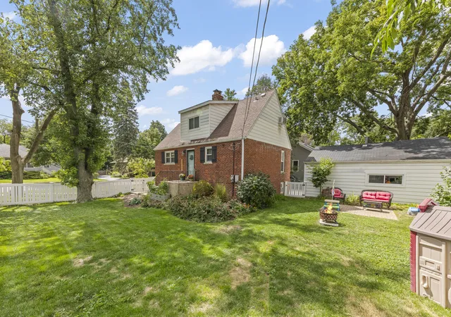 Photo 4 of Sale Pending at 1804 Pine Rd, Homewood, IL 60430 | MLS# 12753557 | Listing updated on 2026-10-03