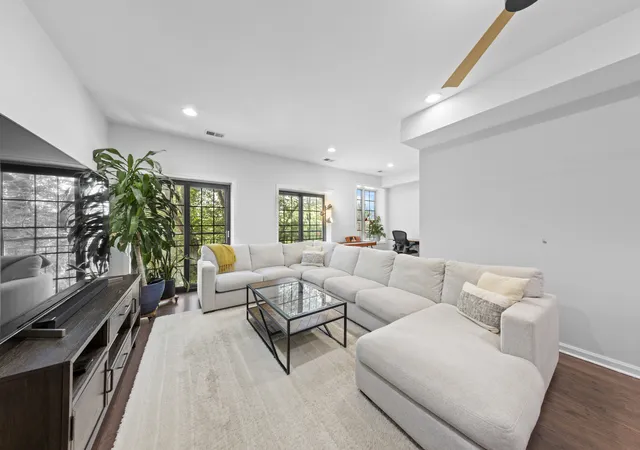 Listing Photo 4 - Condo for sale in building located at 1521 N Ashland Ave, Chicago, IL 60622 - Unit #3