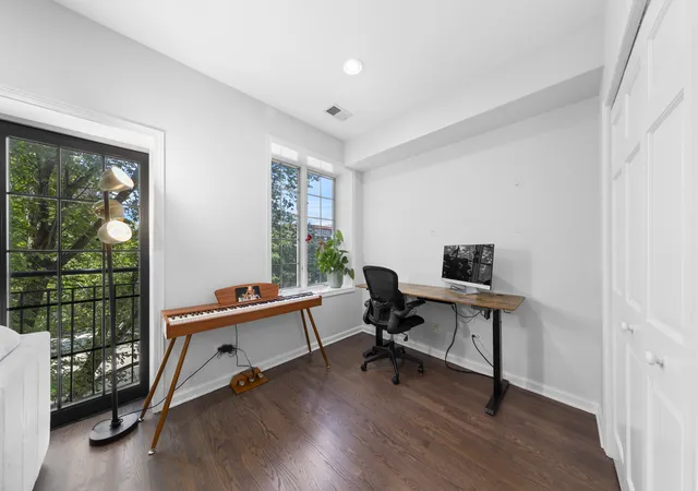 Listing Photo 5 - Condo for sale in building located at 1521 N Ashland Ave, Chicago, IL 60622 - Unit #3