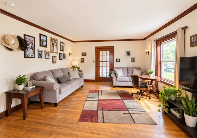 Photo 2 of Single family home for sale at 531 Forest Ave, Aurora, IL 60505 | MLS# 12753605 | Listing updated on 2026-09-11