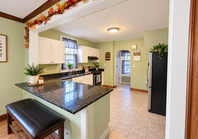 Photo 3 of Single family home for sale at 531 Forest Ave, Aurora, IL 60505 | MLS# 12753605 | Listing updated on 2026-09-11