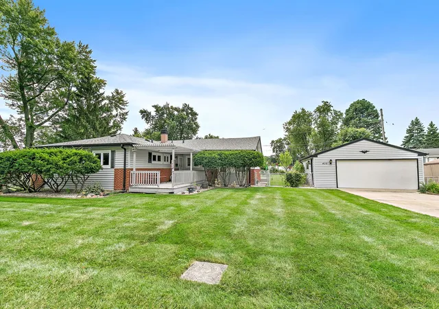 Photo 2 of Single family home for sale at 435 Kingman Ln, Hoffman Estates, IL 60169 | MLS# 12753693 | Listing updated on 2026-09-28