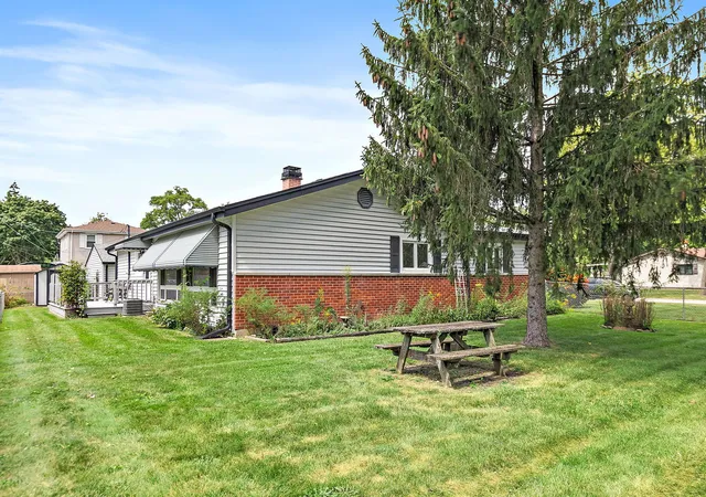 Photo 4 of Single family home for sale at 435 Kingman Ln, Hoffman Estates, IL 60169 | MLS# 12753693 | Listing updated on 2026-09-28