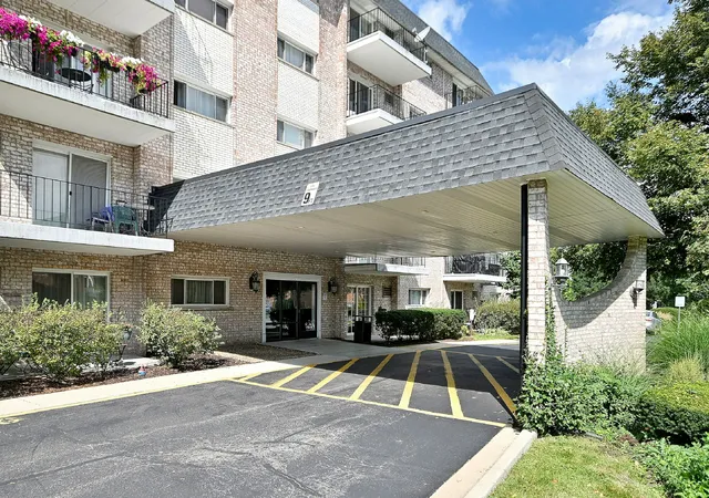 Photo 4 of Condo for sale at 1000 S Lorraine Rd #212, Wheaton, IL 60189 | MLS# 12753750 | Listing updated on 2026-09-21