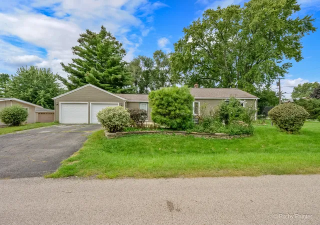 Photo 1 of Single family home for sale at 6301 Robert Rd, Cary, IL 60013 | MLS# 12753805 | Listing updated on 2026-10-01