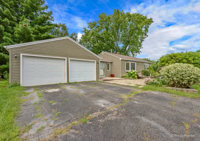 Photo 2 of Single family home for sale at 6301 Robert Rd, Cary, IL 60013 | MLS# 12753805 | Listing updated on 2026-10-01