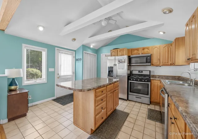 Photo 4 of Single family home for sale at 6301 Robert Rd, Cary, IL 60013 | MLS# 12753805 | Listing updated on 2026-10-01