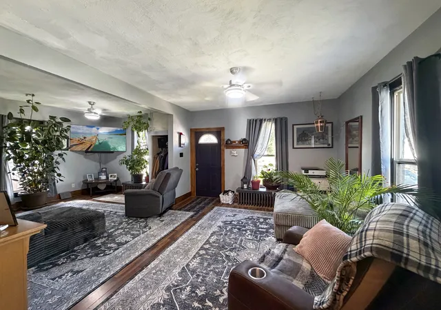 Photo 4 of Single family home for sale at 828 S Adams Ave, Freeport, IL 61032 | MLS# 12753823 | Listing updated on 2026-09-15