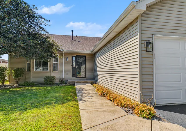 Photo 2 of Sale Pending at 1717 Parkside Dr, Plainfield, IL 60586 | MLS# 12753840 | Listing updated on 2026-09-10