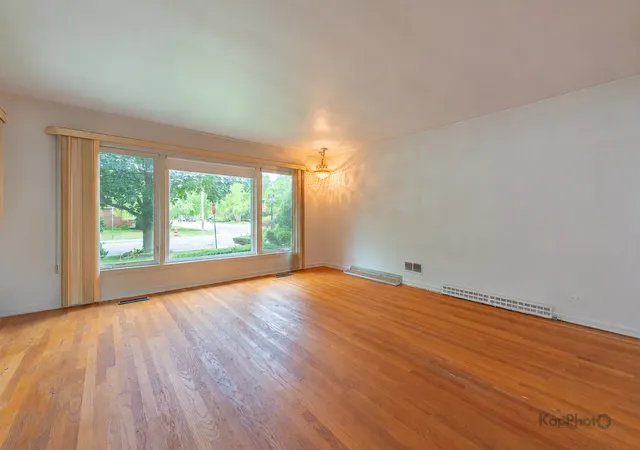 Photo 4 of Single family home for sale at 6557 N Christiana Ave, Lincolnwood, IL 60712 | MLS# 12753955 | Listing updated on 2026-09-14