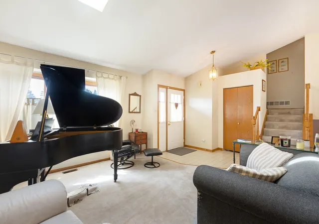 Photo 3 of Single family home for sale at 176 Denberry Ct, Lake Zurich, IL 60047 | MLS# 12753956 | Listing updated on 2026-09-15