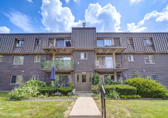 Photo 1 of Condo for sale at 570 Fairway View Dr #2F, Wheeling, IL 60090 | MLS# 12753968 | Listing updated on 2026-10-20