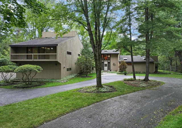 Photo 1 of Mansion for sale at 560 Thornmeadow Rd, Riverwoods, IL 60015 | MLS# 12753993 | Listing updated on 2026-09-23