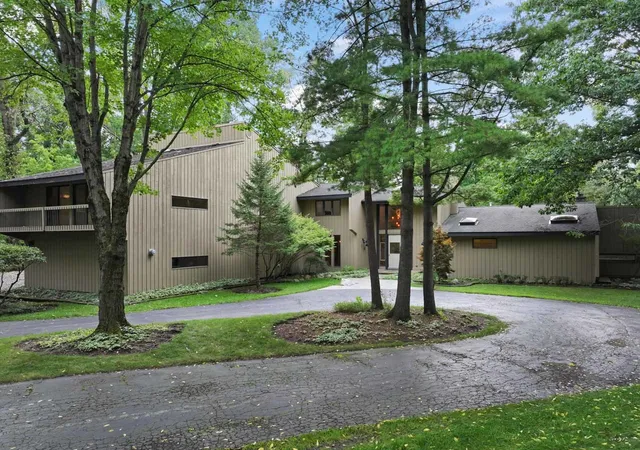 Photo 2 of Mansion for sale at 560 Thornmeadow Rd, Riverwoods, IL 60015 | MLS# 12753993 | Listing updated on 2026-09-23