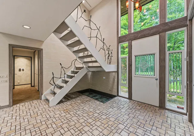 Photo 3 of Single family home for sale at 560 Thornmeadow Rd, Riverwoods, IL 60015 | MLS# 12753993 | Listing updated on 2026-09-23