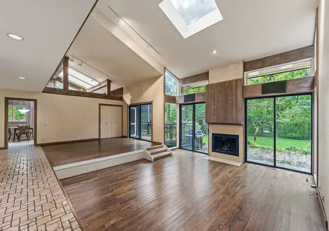 Photo 4 of Single family home for sale at 560 Thornmeadow Rd, Riverwoods, IL 60015 | MLS# 12753993 | Listing updated on 2026-09-23