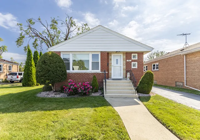 Photo 1 of Sale Pending at 627 Sangamon St, Chicago Heights, IL 60411 | MLS# 12754015 | Listing updated on 2026-09-15