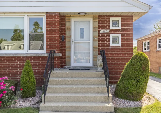 Photo 2 of Sale Pending at 627 Sangamon St, Chicago Heights, IL 60411 | MLS# 12754015 | Listing updated on 2026-09-15