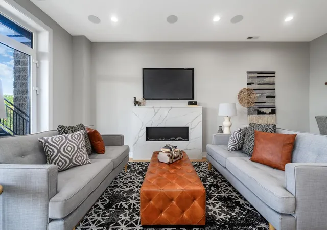 Listing Photo 4 - Condo for sale in building located at 3056 N Lincoln Ave, Chicago, IL 60657 - Unit #3