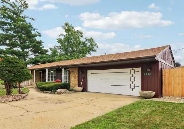 Photo 2 of Single family home for sale at 2952 George St, Franklin Park, IL 60131 | MLS# 12754145 | Listing updated on 2026-09-23