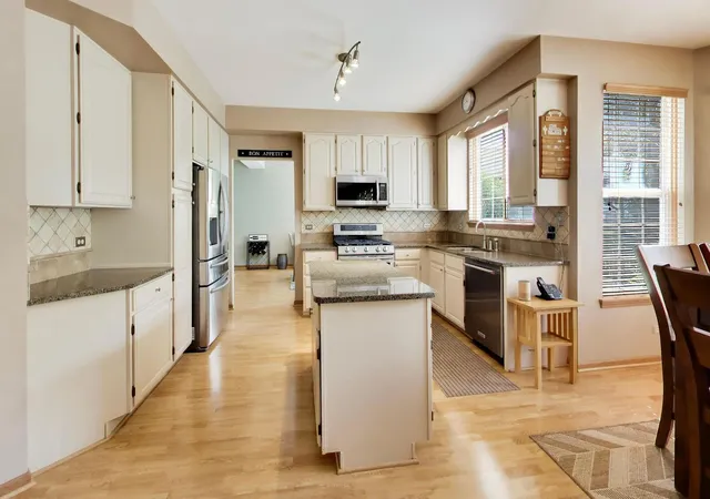 Photo 4 of Single family home for sale at 6181 Crossland Blvd, Gurnee, IL 60031 | MLS# 12754205 | Listing updated on 2026-09-15