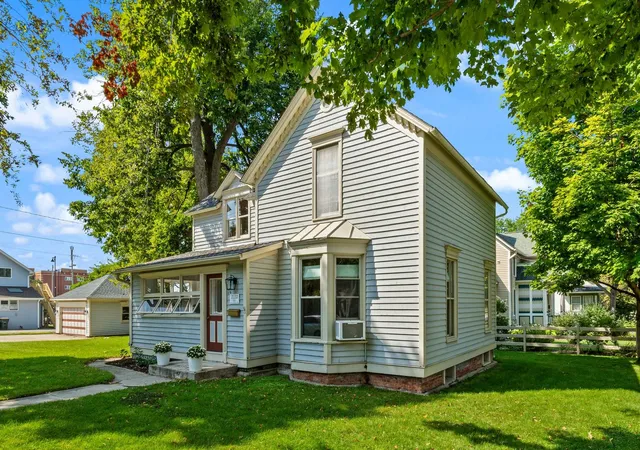 Photo 2 of Single family home for sale at 24 N Benton St, Palatine, IL 60067 | MLS# 12754293 | Listing updated on 2026-09-14