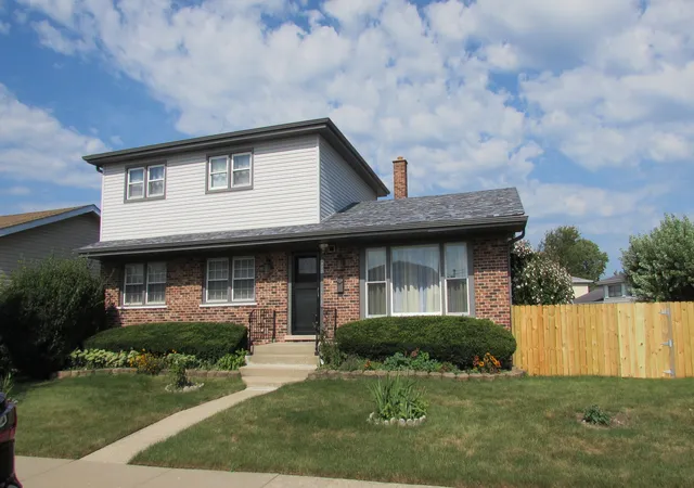 Photo 2 of Single family home for sale at 9235 N Callero Dr, Niles, IL 60714 | MLS# 12754402 | Listing updated on 2026-09-15