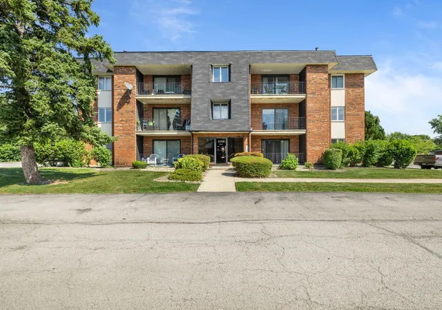 Photo 1 of Condo for sale at 9208 W 140th Street #2SW, Orland Park, IL 60462 | MLS# 12754408 | Listing updated on 2026-09-11