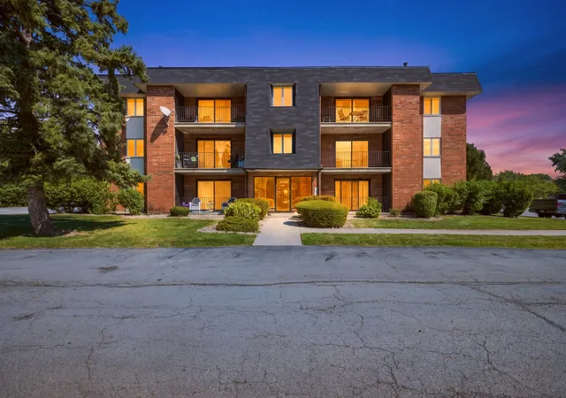 Photo 2 of Condo for sale at 9208 W 140th Street #2SW, Orland Park, IL 60462 | MLS# 12754408 | Listing updated on 2026-09-11