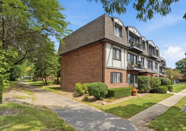 Photo 2 of Condo for sale at 102 Steeple Dr #B, Buffalo Grove, IL 60089 | MLS# 12754412 | Listing updated on 2026-09-15