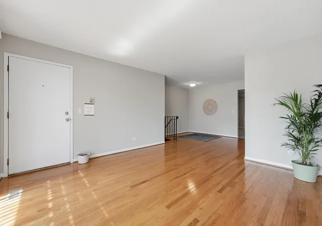 Listing Photo 4 - Condo for sale in building located at 102 Steeple Dr, Buffalo Grove, IL 60089 - Unit #B