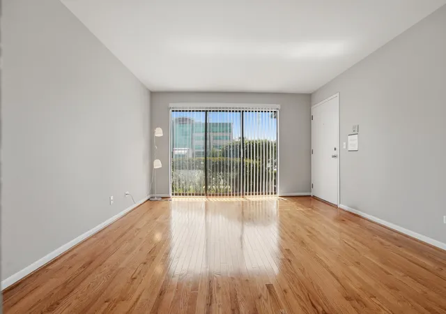 Listing Photo 5 - Condo for sale in building located at 102 Steeple Dr, Buffalo Grove, IL 60089 - Unit #B
