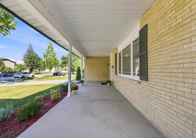 Photo 2 of Single family home for sale at 1805 W Willow Ln, Mount Prospect, IL 60056 | MLS# 12754415 | Listing updated on 2026-09-18
