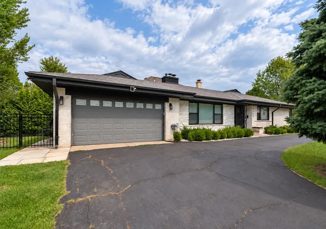 Photo 1 of Sale Pending at 4754 W N Shore Ave, Lincolnwood, IL 60712 | MLS# 12754418 | Listing updated on 2026-09-27