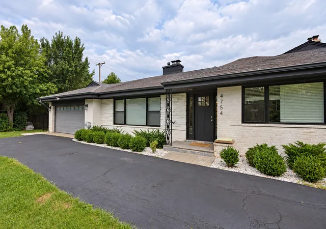 Photo 2 of Sale Pending at 4754 W N Shore Ave, Lincolnwood, IL 60712 | MLS# 12754418 | Listing updated on 2026-09-27