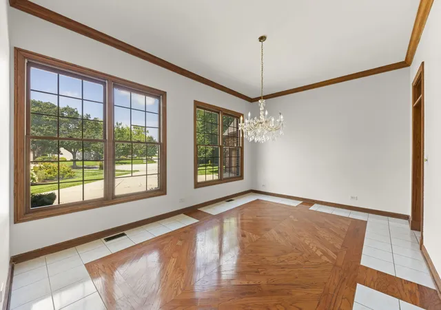 Photo 3 of Single family home for sale at 1524 Lloyd Ct, Wheaton, IL 60189 | MLS# 12754482 | Listing updated on 2026-10-12