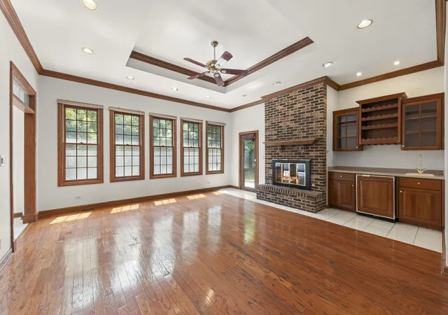 Photo 4 of Single family home for sale at 1524 Lloyd Ct, Wheaton, IL 60189 | MLS# 12754482 | Listing updated on 2026-10-12