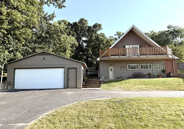 Photo 1 of Single family home for sale at 700 W Webster St, Clinton, IL 61727 | MLS# 12754511 | Listing updated on 2026-10-02
