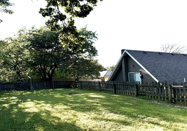 Photo 3 of Single family home for sale at 700 W Webster St, Clinton, IL 61727 | MLS# 12754511 | Listing updated on 2026-10-02
