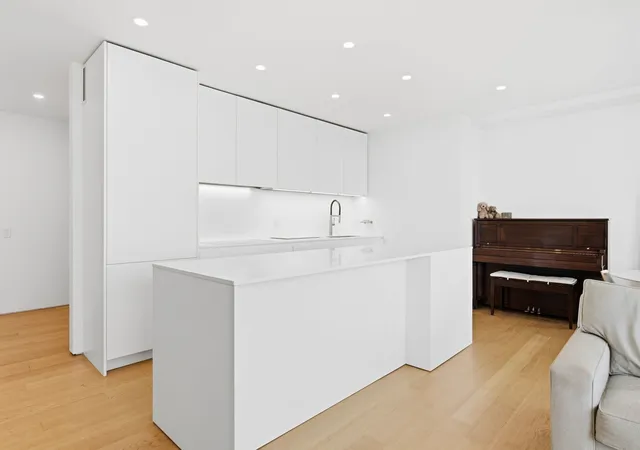 Photo 4 of Condo for sale at 880 N Lake Shore Dr #4B, Chicago, IL 60611 | MLS# 12754624 | Listing updated on 2026-09-18