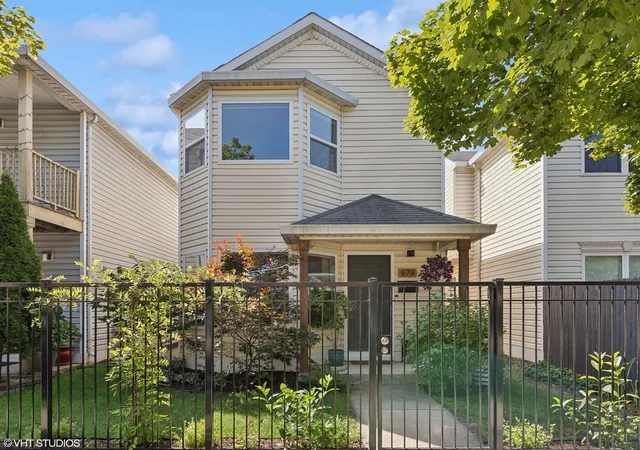 Single family home for sale at 979 W Cullerton St, Chicago, IL 60608 | MLS# 12754641