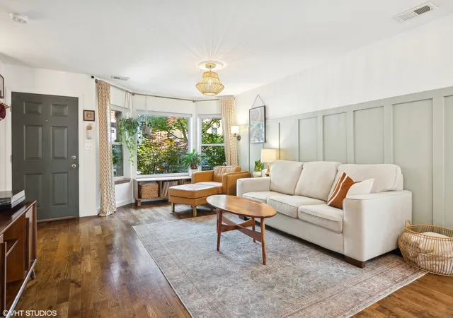 Photo 1 of Single family home for sale at 979 W Cullerton St, Chicago, IL 60608 | MLS# 12754641 | Listing updated on 2026-09-24