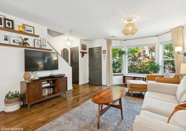 Photo 2 of Single family home for sale at 979 W Cullerton St, Chicago, IL 60608 | MLS# 12754641 | Listing updated on 2026-09-24